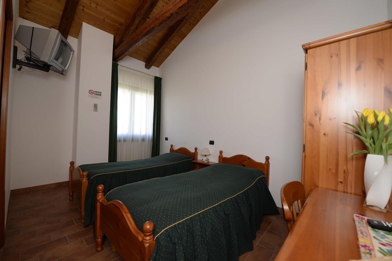 Agriturismo Le Oche Selvatiche Lauzacco エクステリア 写真